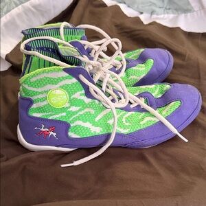 Adult wrestling shoes